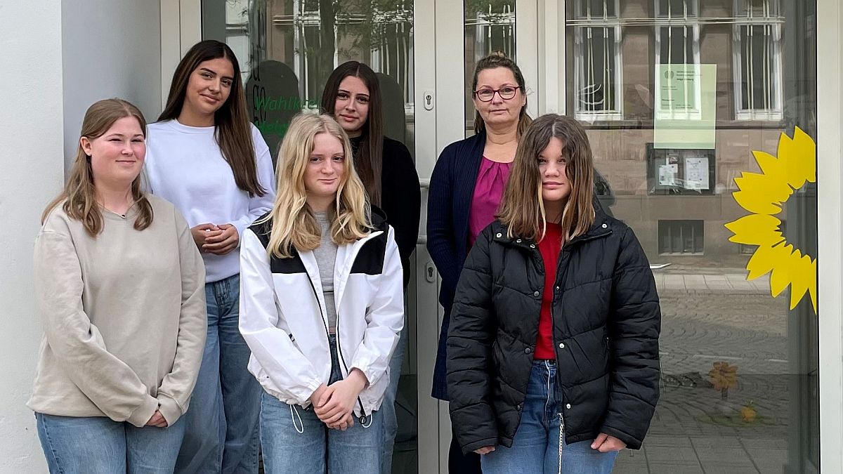 Spannender Mädchen-Zukunftstag im Wahlkreisbüro des Bundestagsabgeordneten Helge Limburg in Holzminden 