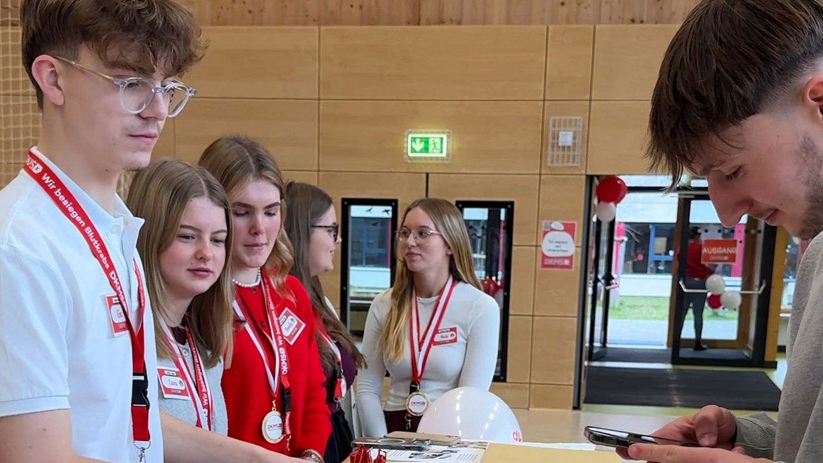 Wenn Engagement Leben rettet: PGS-Oberstufe bewegt zahlreiche Menschen zur DKMS-Registrierung