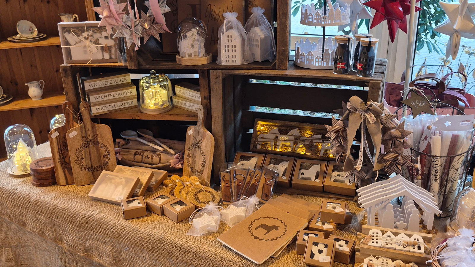 Resi-Adventsmarkt begeistert mit Theaterstück, Kunsthandwerk und herzlicher Atmosphäre in Stadtoldendorf