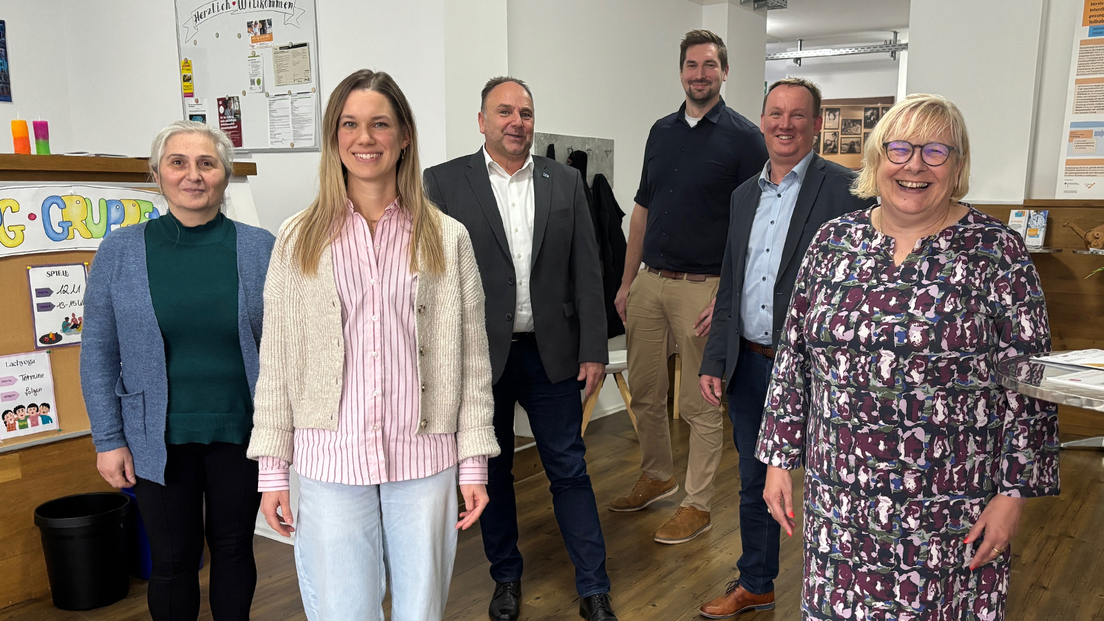 „Hier werden jeden Tag kleine Welten verändert“: Positives Resümee des rehapro Service-Points Holzminden beim Besuch des Landrates