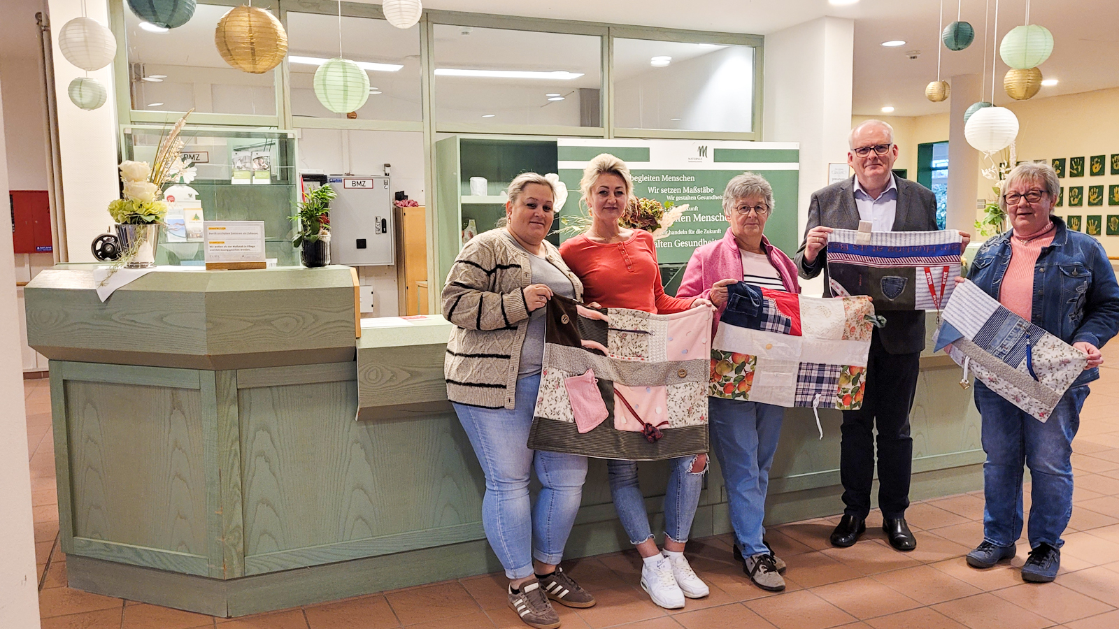 LandFrauen überraschen „Resi“ mit Nesteldecken