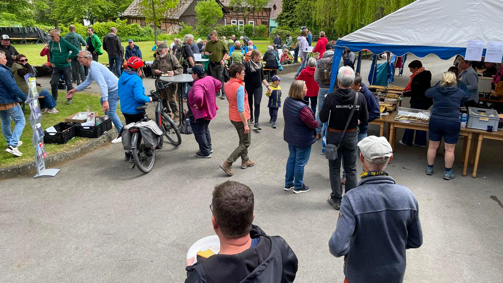 Solling- und Verkehrsverein Hellental begeistert mit erstem Wandertag und mehr als 250 Teilnehmenden