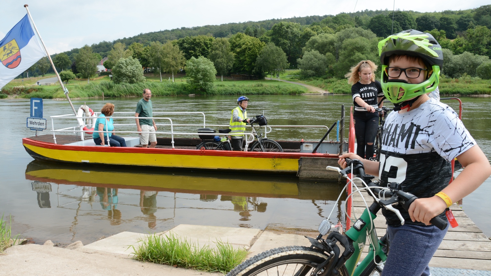 Fähren fahren wieder: Weserfähren in Herstelle und Wehrden haben Betrieb wieder aufgenommen