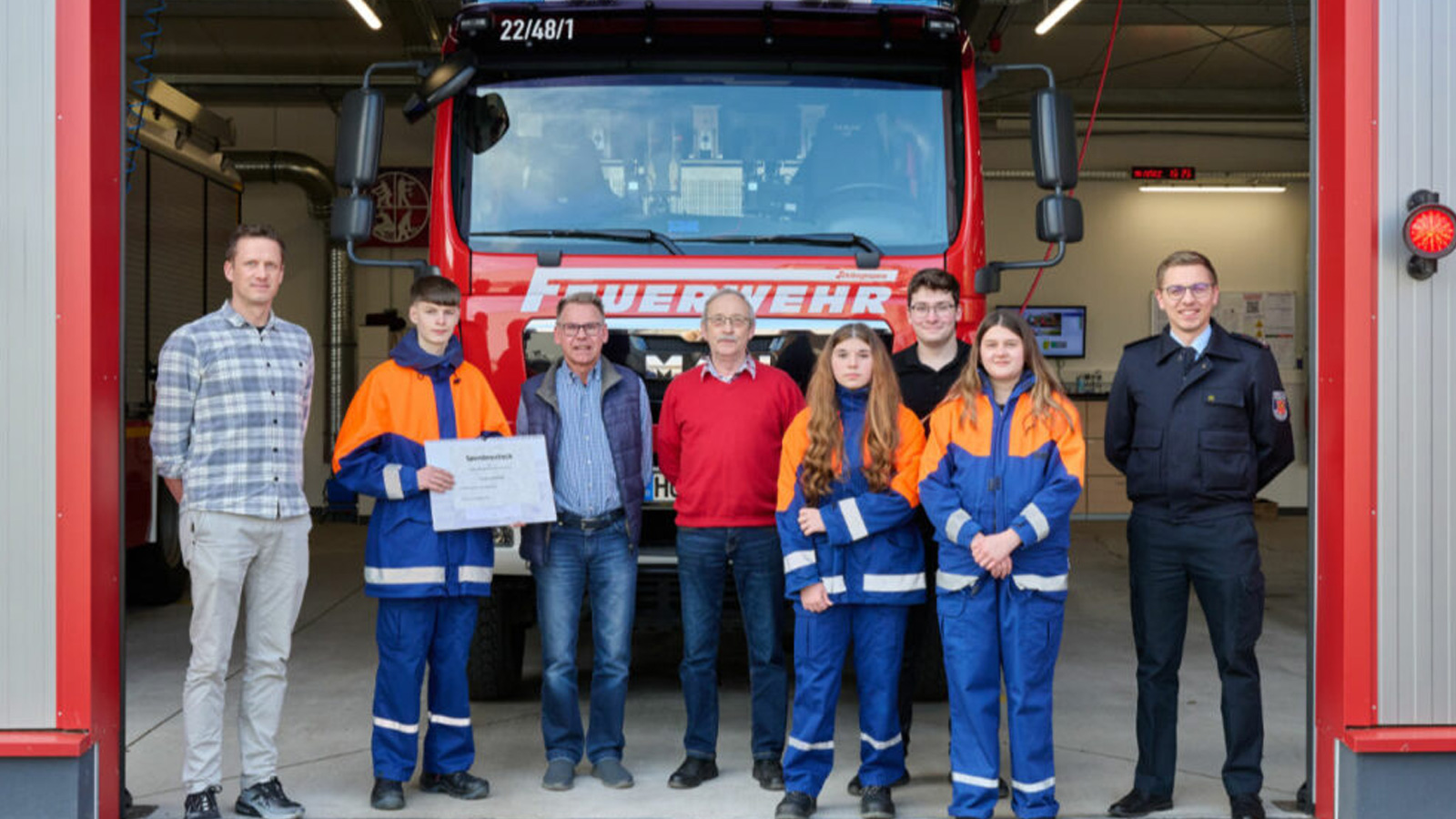 Firma Kulms spendet 2.500 Euro an Kinder- und Jugendfeuerwehr Eschershausen zur Unterstützung der Nachwuchsarbeit