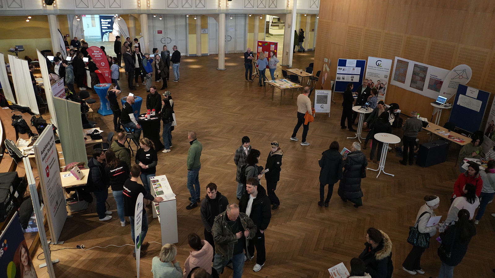 „Ein Stück Zukunft mitnehmen“: Berufsmesse in Holzminden macht Mut zu neuen beruflichen Wegen
