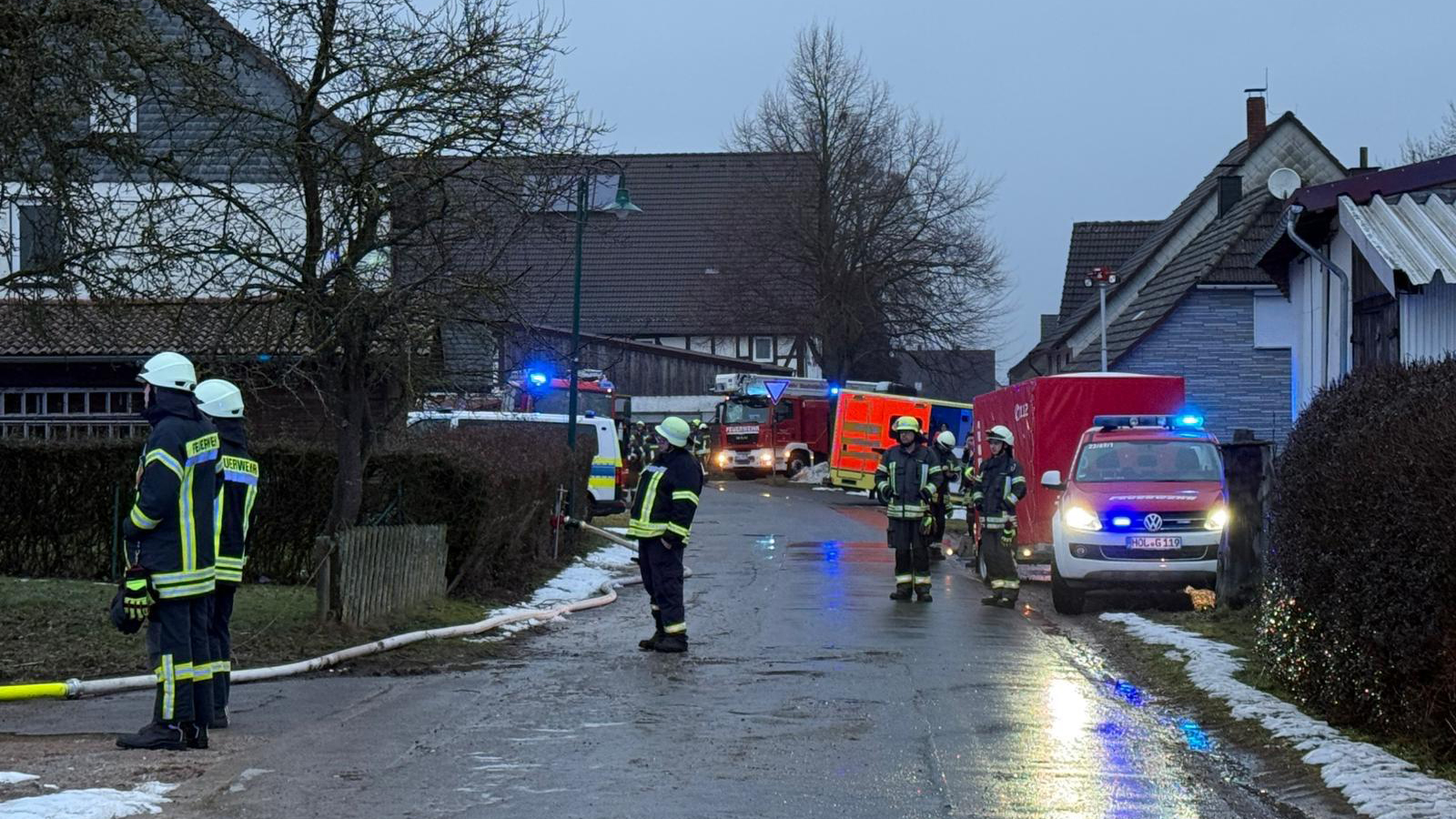 Dichter Qualm aus Wohnhaus – Schnelles Eingreifen verhindert Schlimmeres